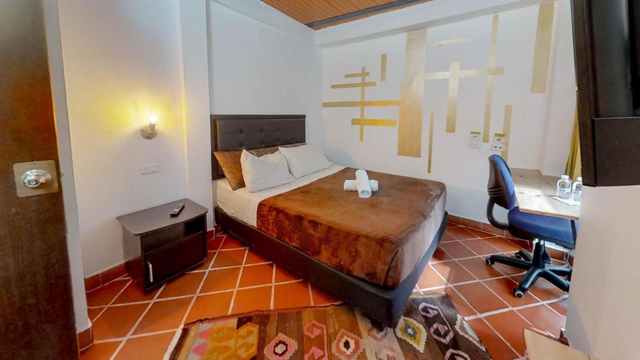 Casa Los Naranjos Hostal Medellin Exterior photo