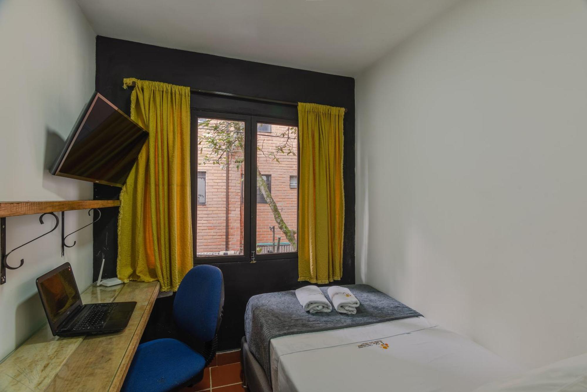 Casa Los Naranjos Hostal Medellin Exterior photo