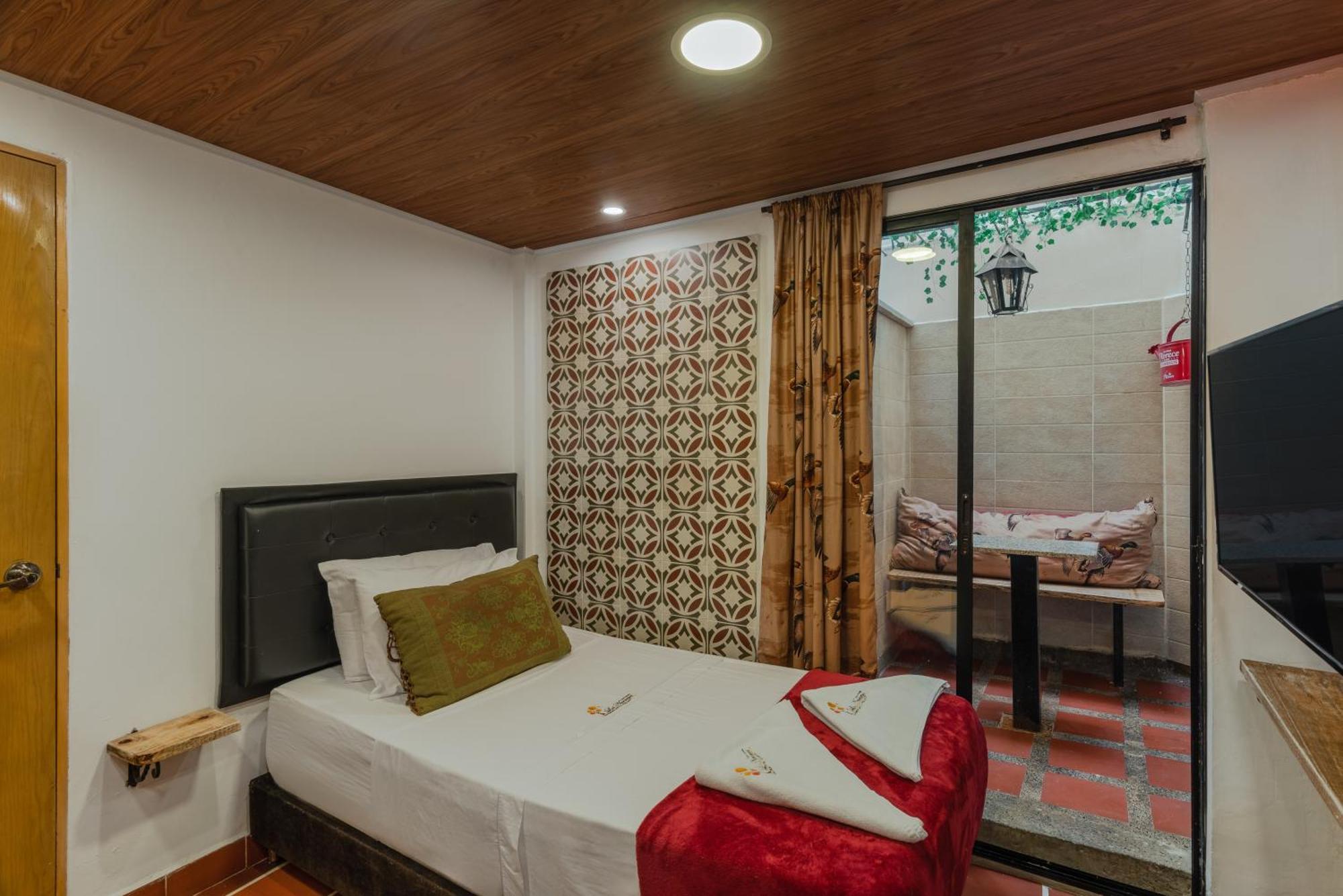 Casa Los Naranjos Hostal Medellin Exterior photo