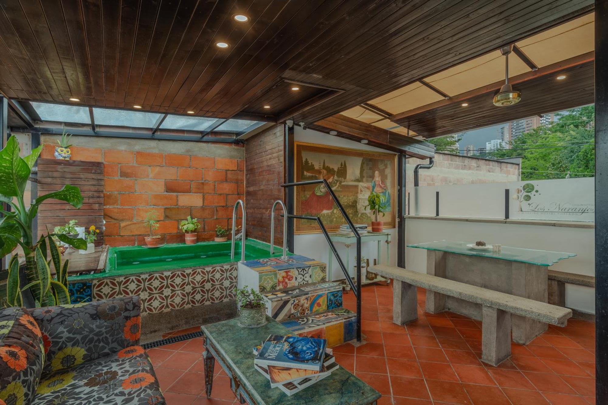 Casa Los Naranjos Hostal Medellin Exterior photo