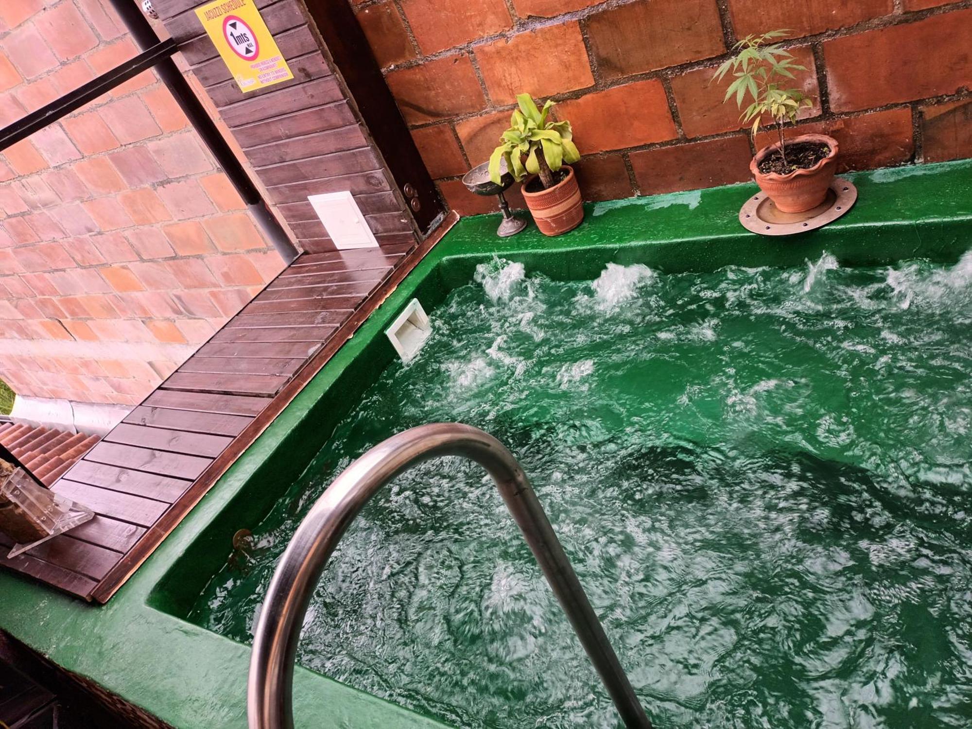 Casa Los Naranjos Hostal Medellin Exterior photo